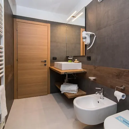 ホテル Ferrovia 3*